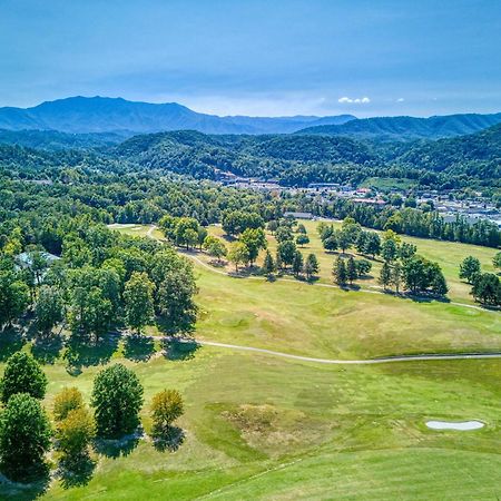 A Stones Throw, You Get 1089 Free Attraction Tickets Per Paid Day, Dollywood And Much More! Pigeon Forge Luaran gambar
