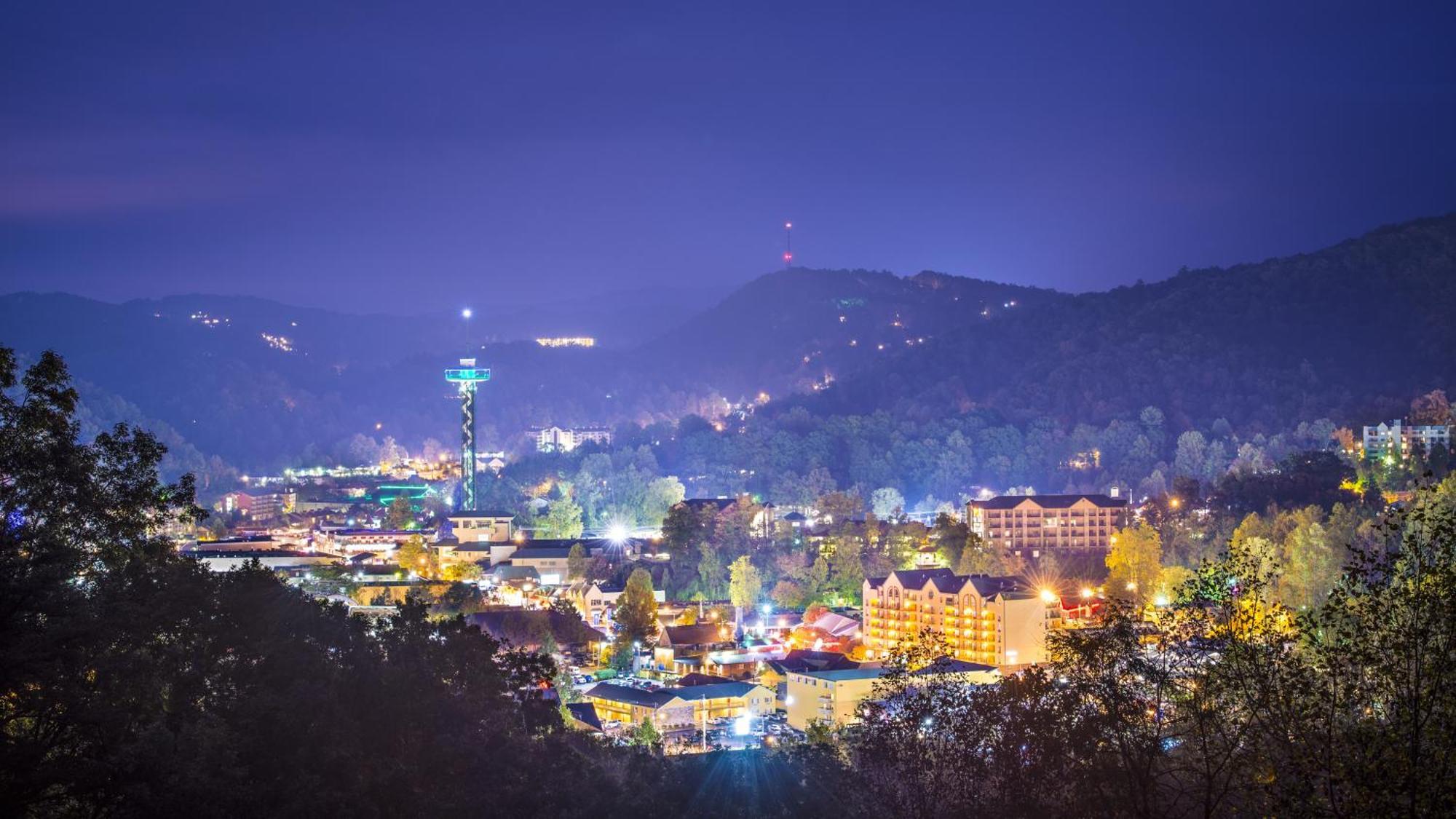 A Stones Throw, You Get 1089 Free Attraction Tickets Per Paid Day, Dollywood And Much More! Pigeon Forge Luaran gambar